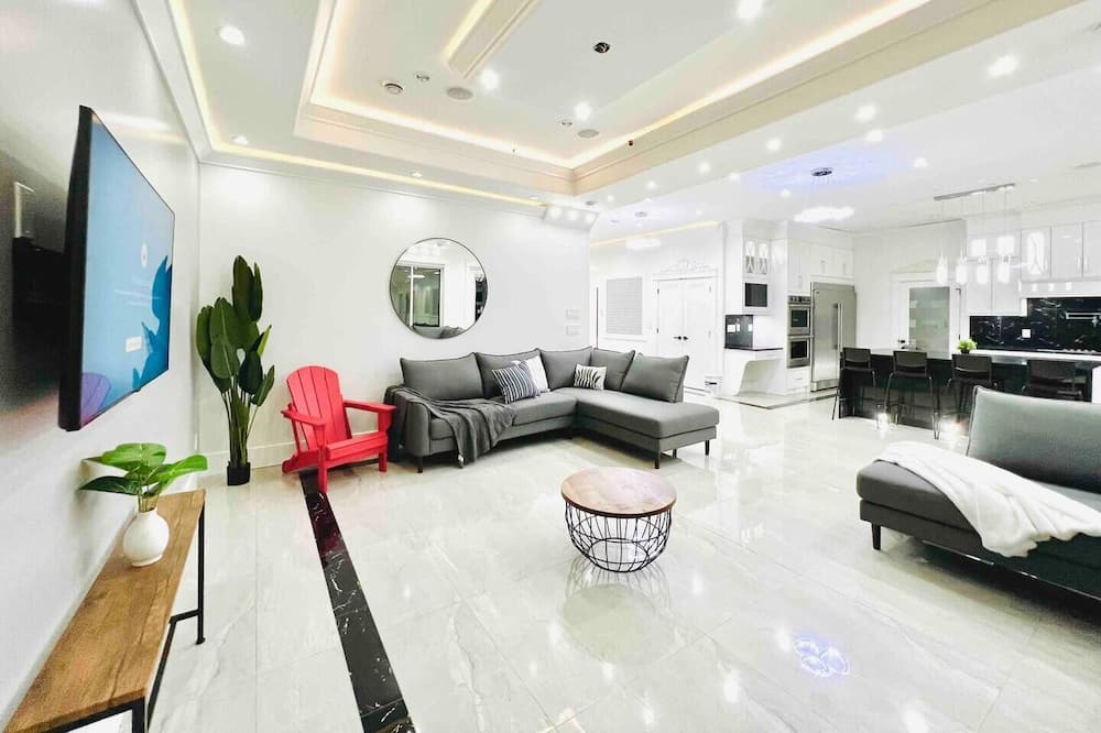 Photo of Livingroom in Newton