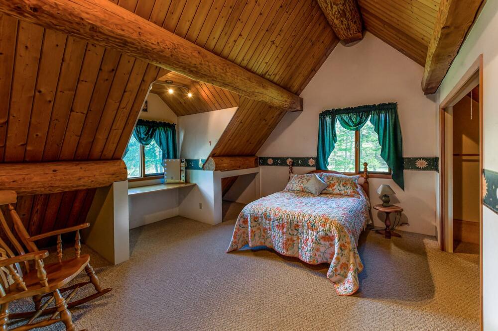 Photo of Bedroom in Courtenay