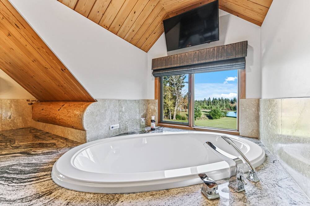 Photo of Bathroom in Courtenay