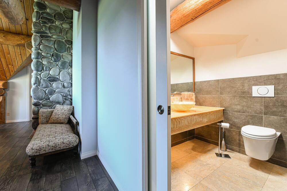 Photo of Bathroom in Courtenay
