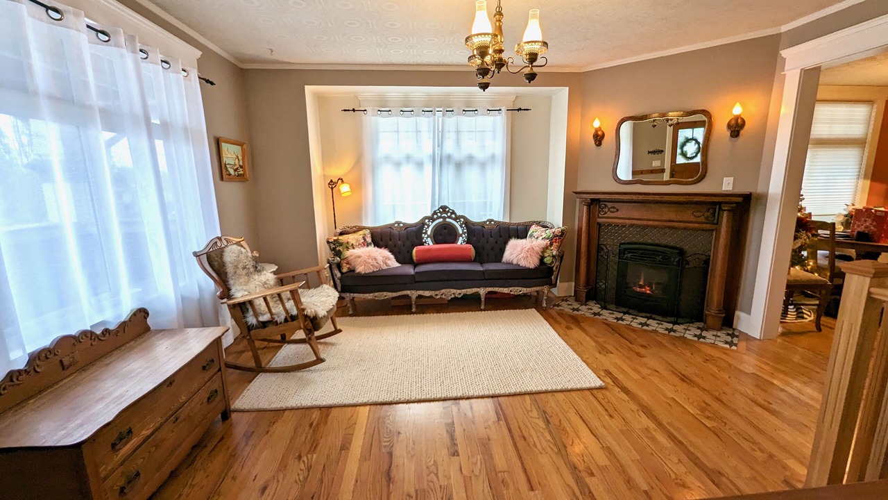 Photo of Livingroom in Gorge -Tillicum Area