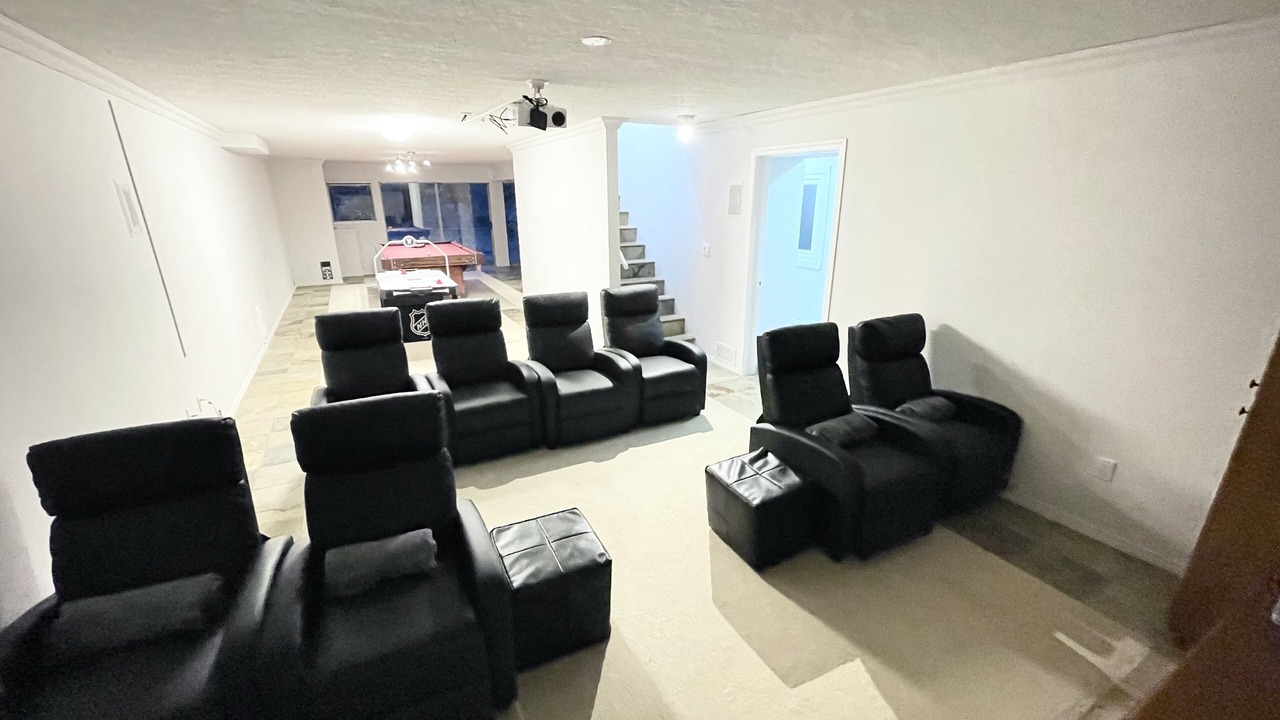 Photo of Livingroom in Upper Ten Oaks