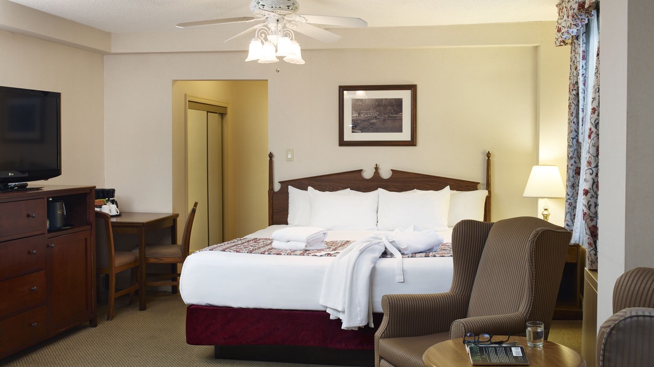 Photo of Bedroom in Harrison Hot Springs