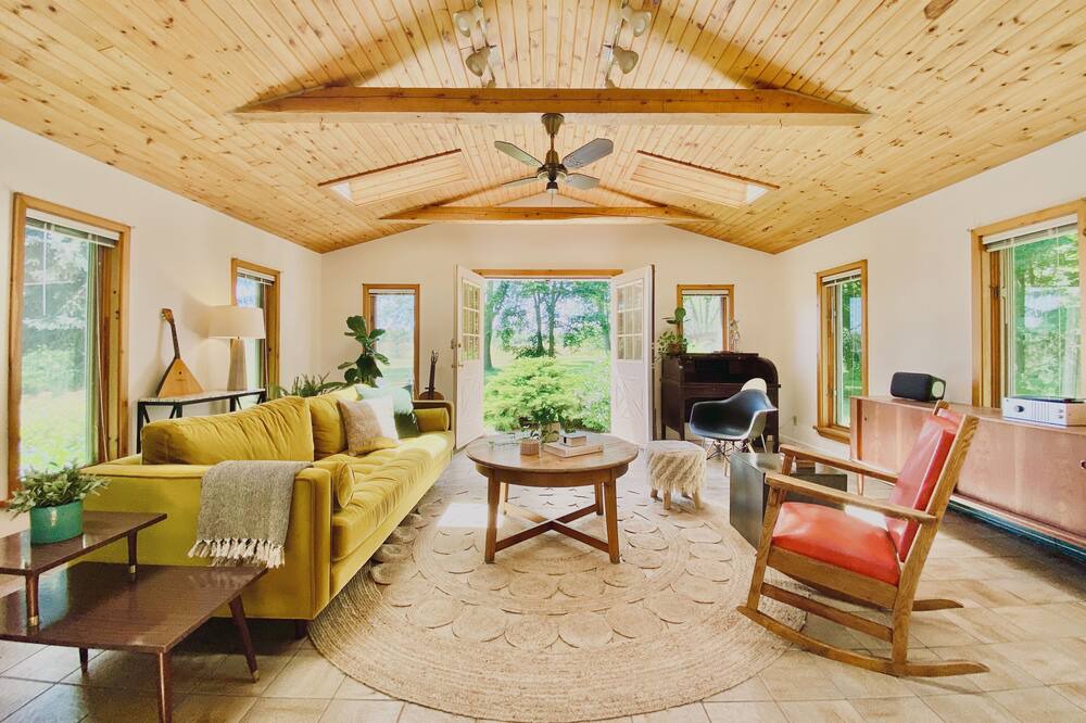 Photo of Livingroom in Consecon