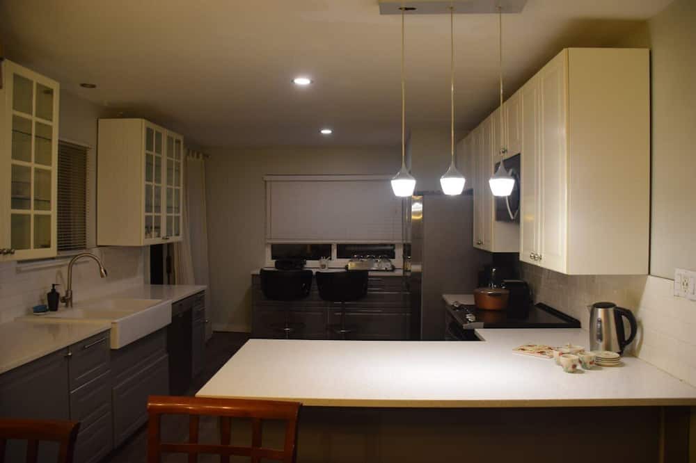 Photo of Kitchen in Chilliwack Proper Village West