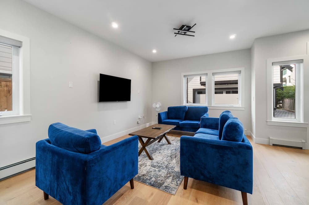 Photo of Livingroom in Ladner