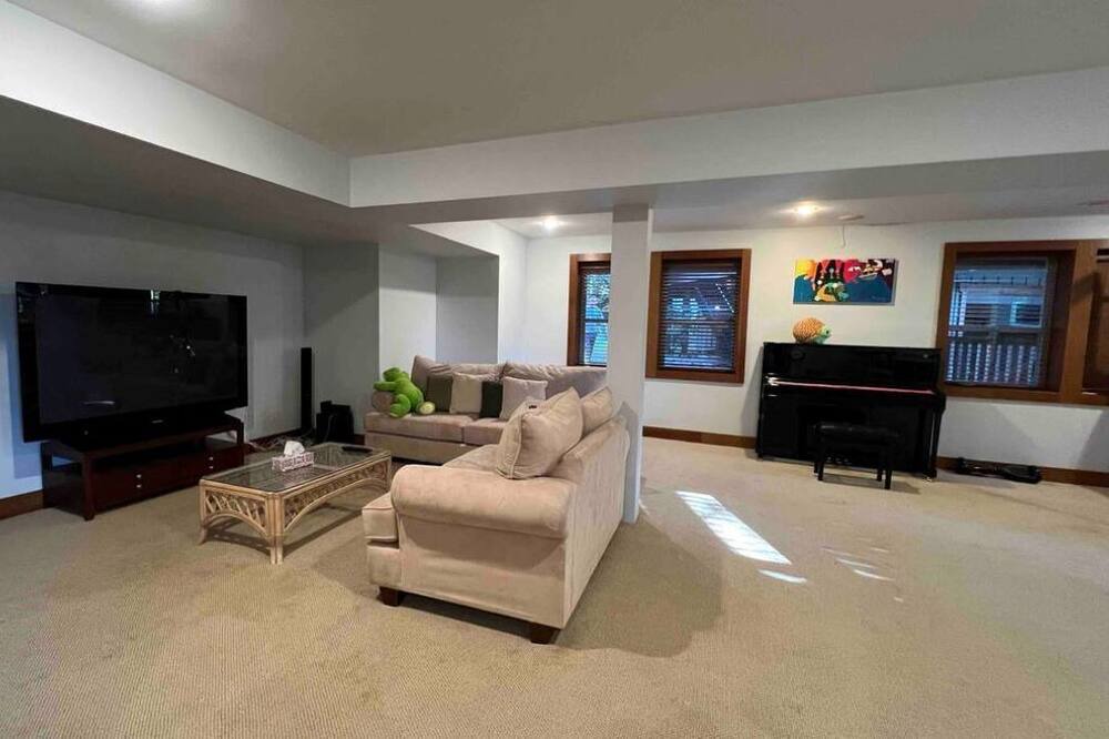 Photo of Livingroom in Surrey