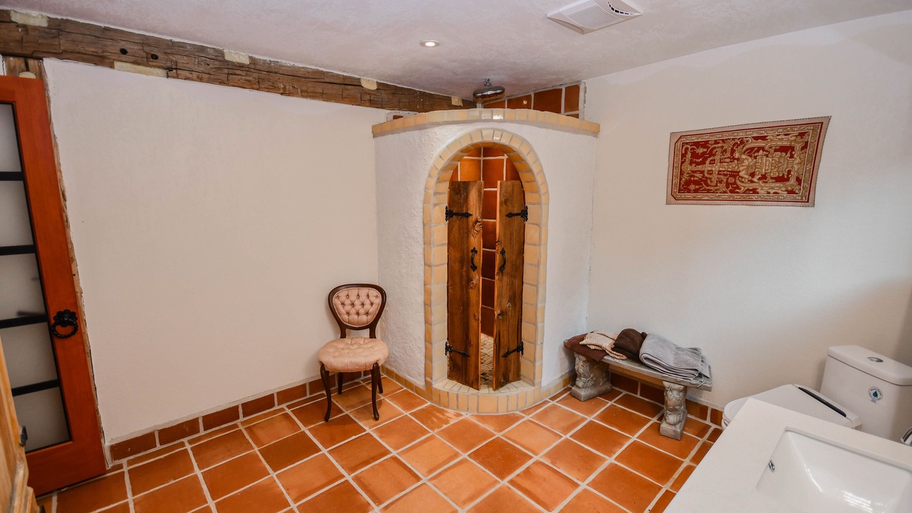 Photo of Bathroom in Oro Station
