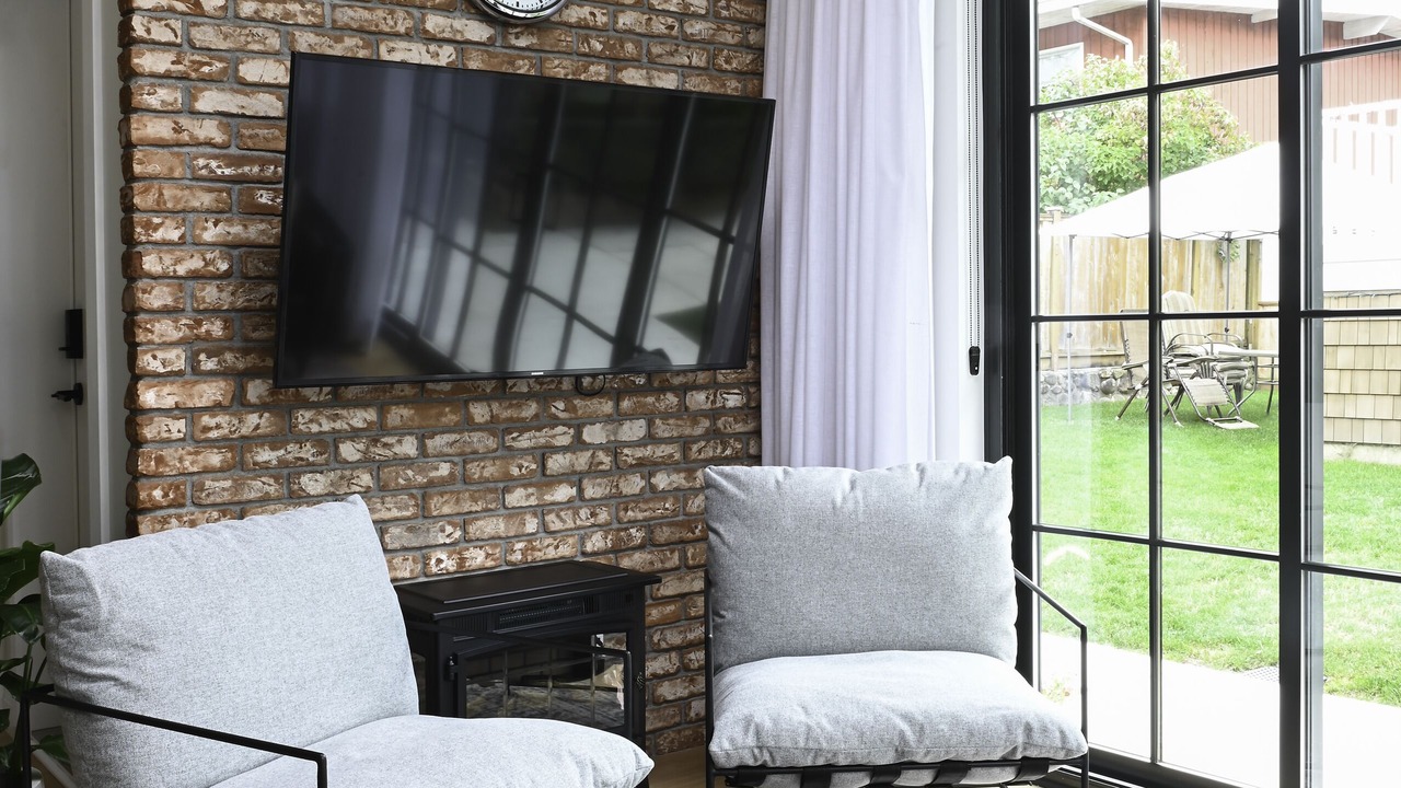 Photo of Livingroom in Central Lonsdale
