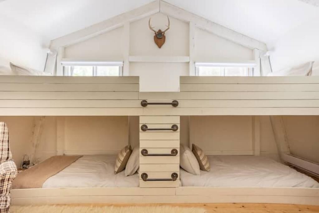 Photo of Bedroom in Sunshine Valley