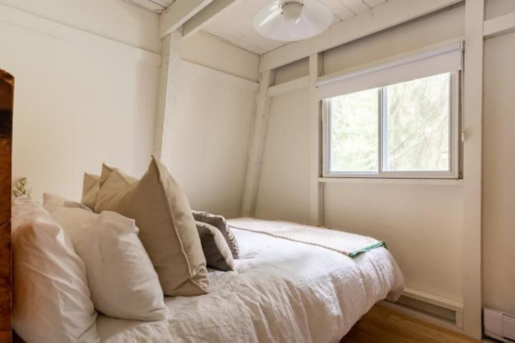 Photo of Bedroom in Sunshine Valley