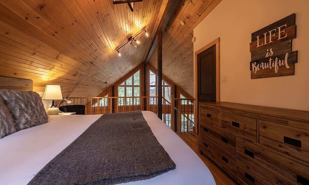 Photo of Bedroom in Sainte-Marguerite-du-Lac-Masson