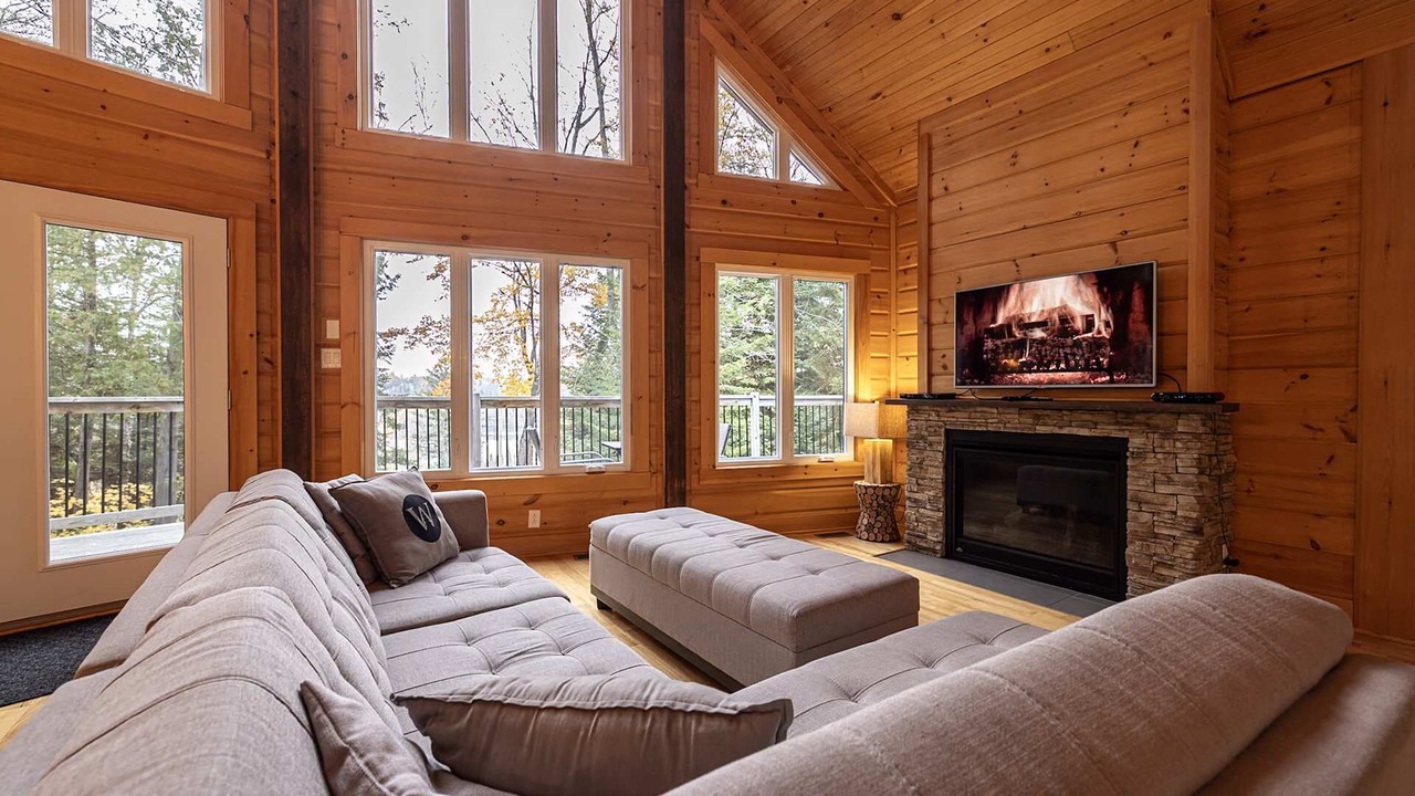 Photo of Livingroom in Sainte-Marguerite-du-Lac-Masson