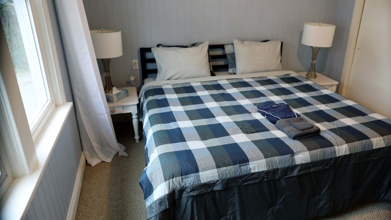 Photo of Bedroom in Brentwood Bay
