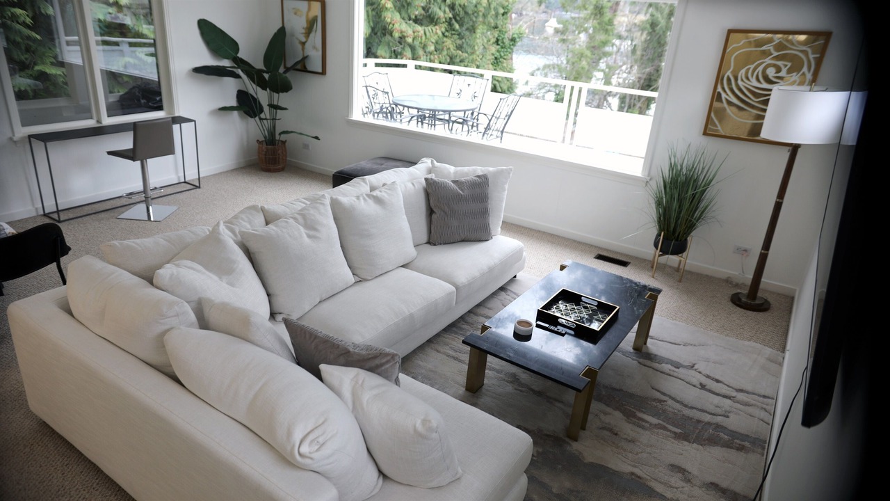 Photo of Livingroom in Brentwood Bay