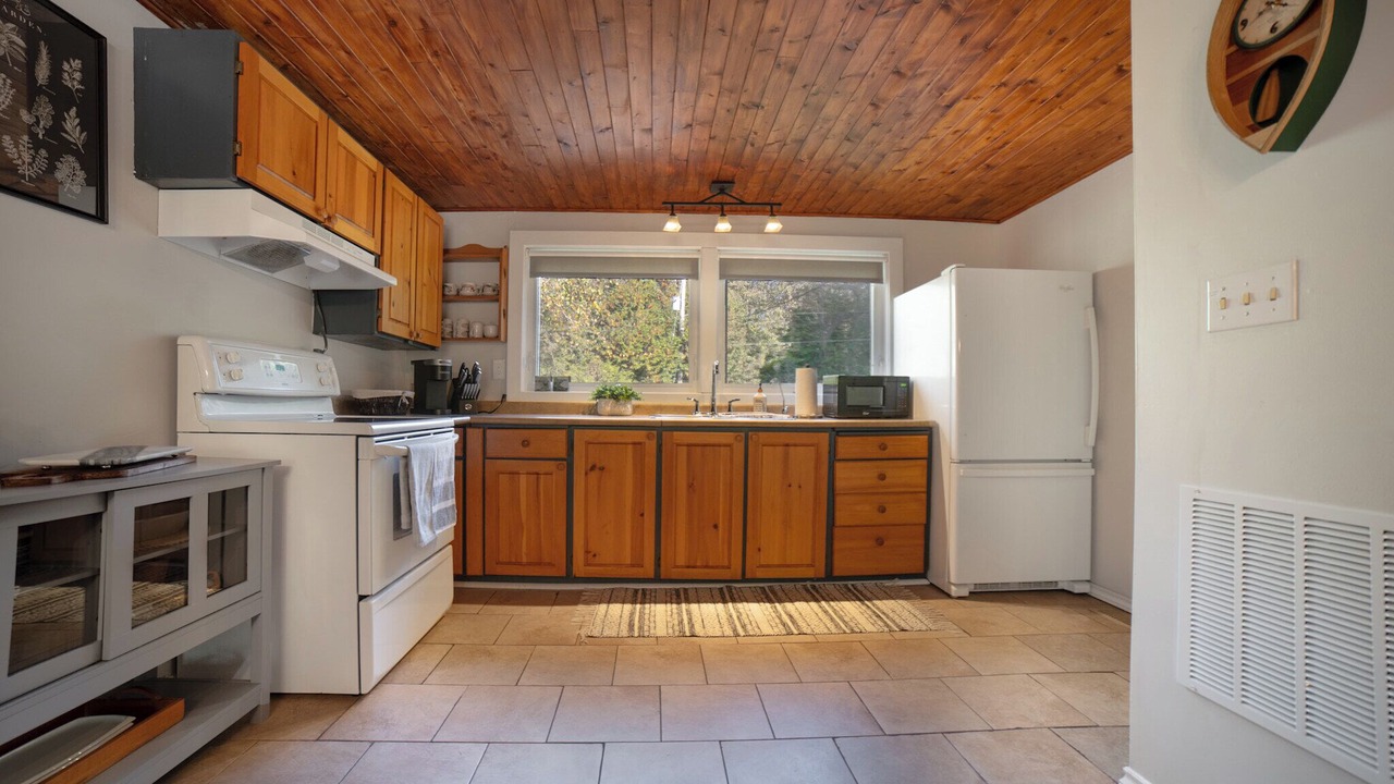 Photo of Kitchen in South Bruce Peninsula