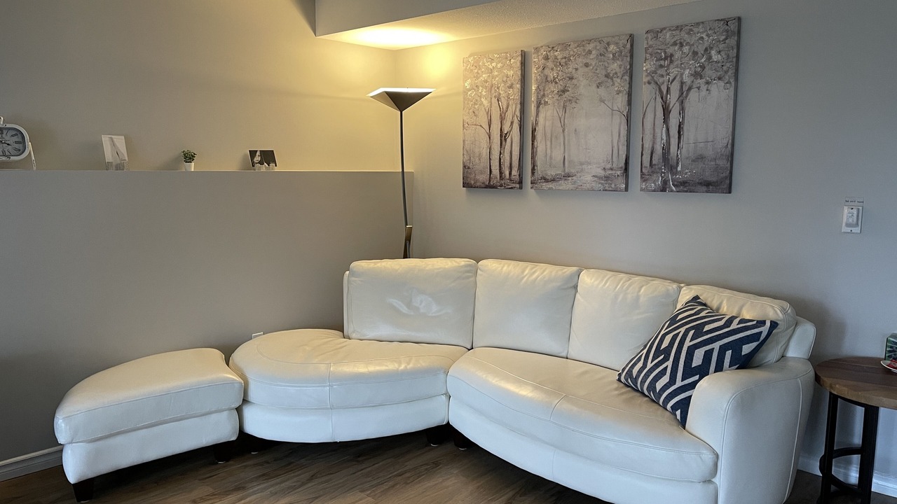 Photo of Livingroom in Guildford