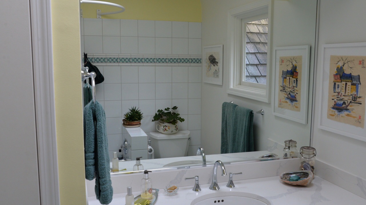 Photo of Bathroom in West Vancouver