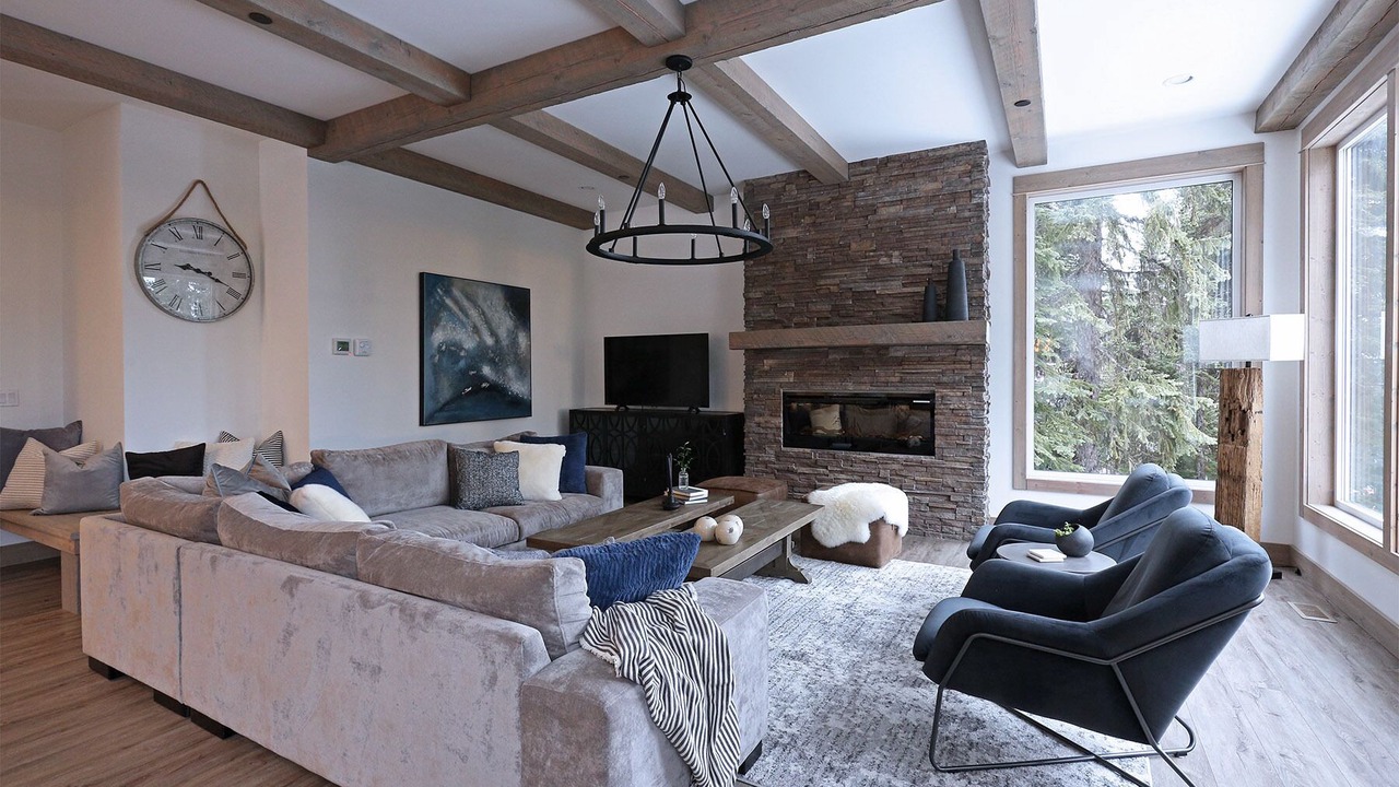 Photo of Livingroom in Silver Star Mountain