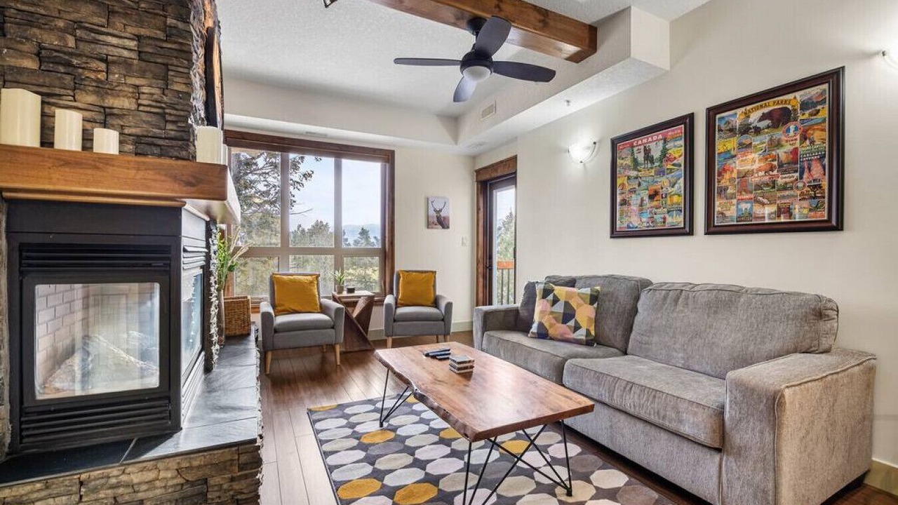 Photo of Livingroom in Radium Hot Springs
