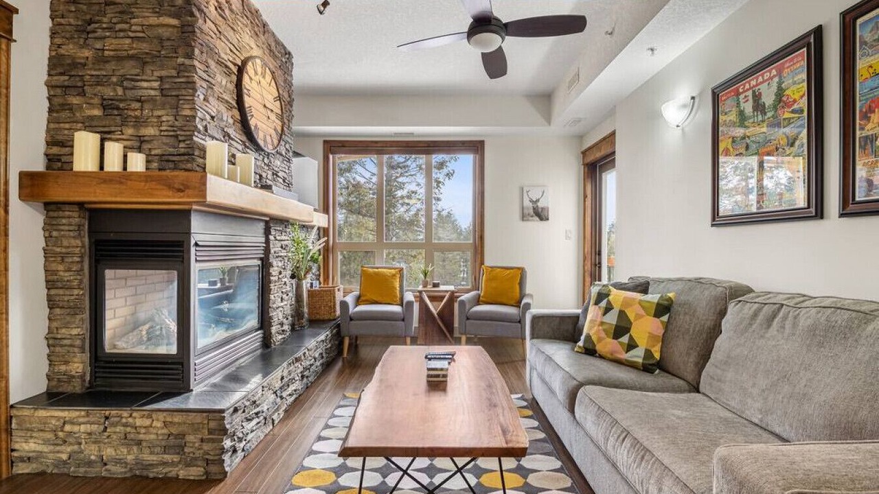 Photo of Livingroom in Radium Hot Springs