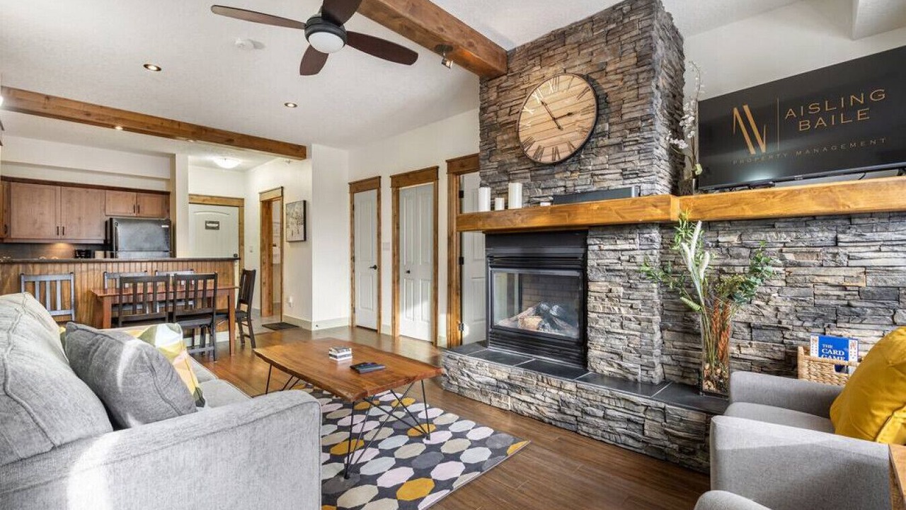 Photo of Livingroom in Radium Hot Springs