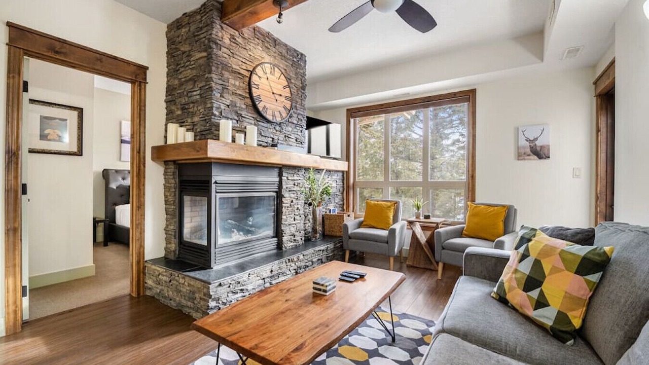 Photo of Livingroom in Radium Hot Springs