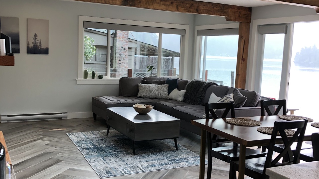 Photo of Livingroom in Shawnigan Lake