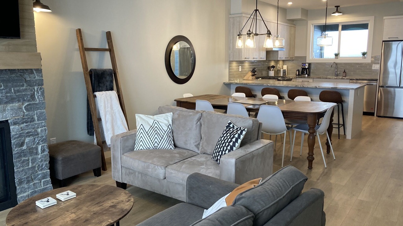 Photo of Livingroom in Snow Pine Estates