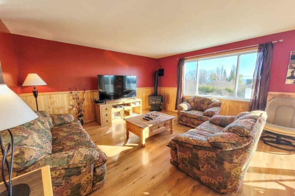 Photo of Livingroom in Petite-Riviere-Saint-Francois