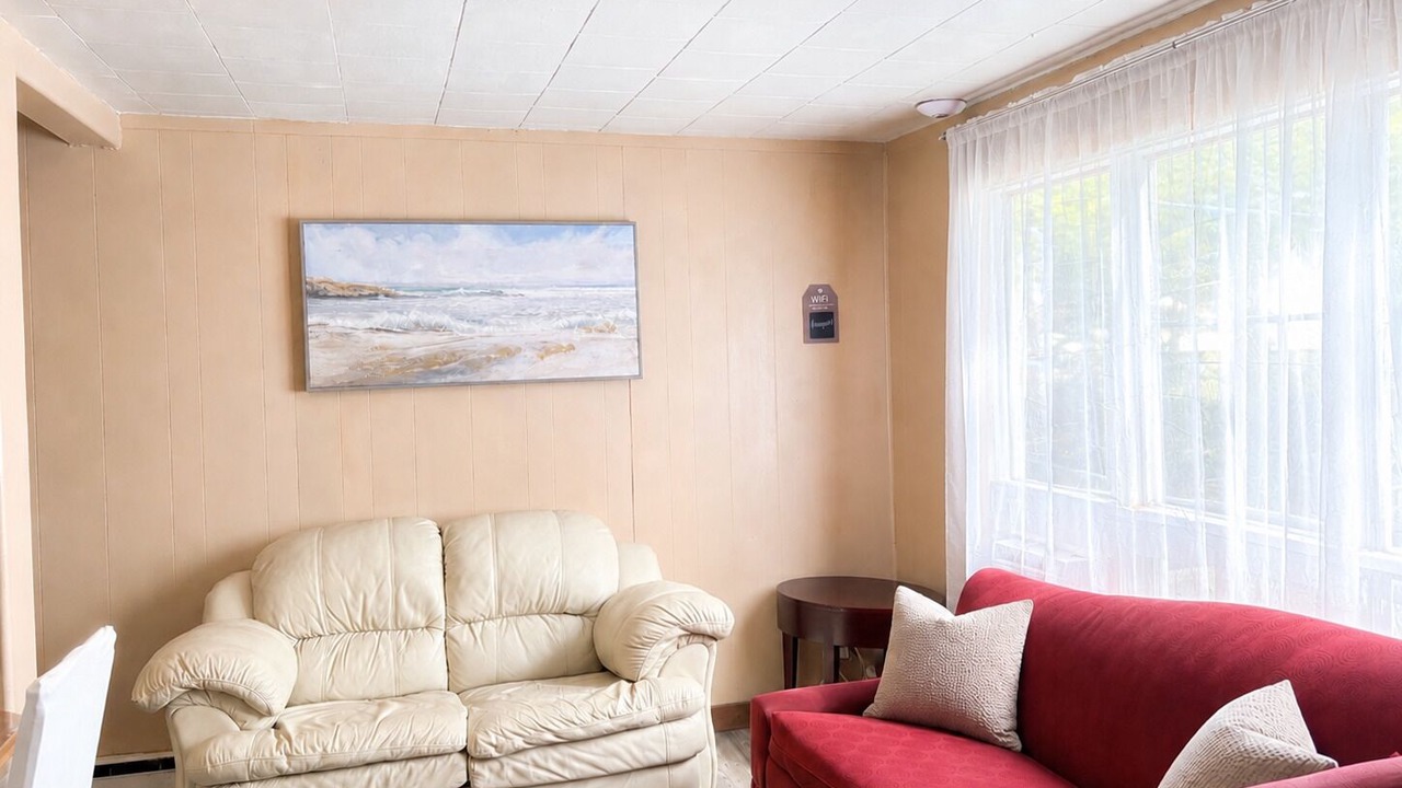 Photo of Livingroom in Wasaga Beach