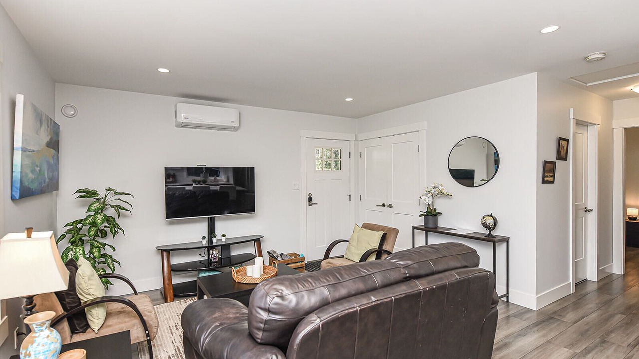 Photo of Livingroom in Courtenay