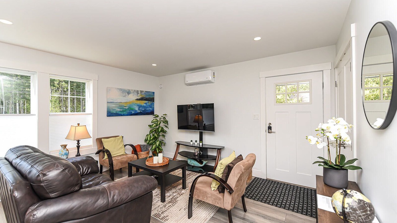 Photo of Livingroom in Courtenay
