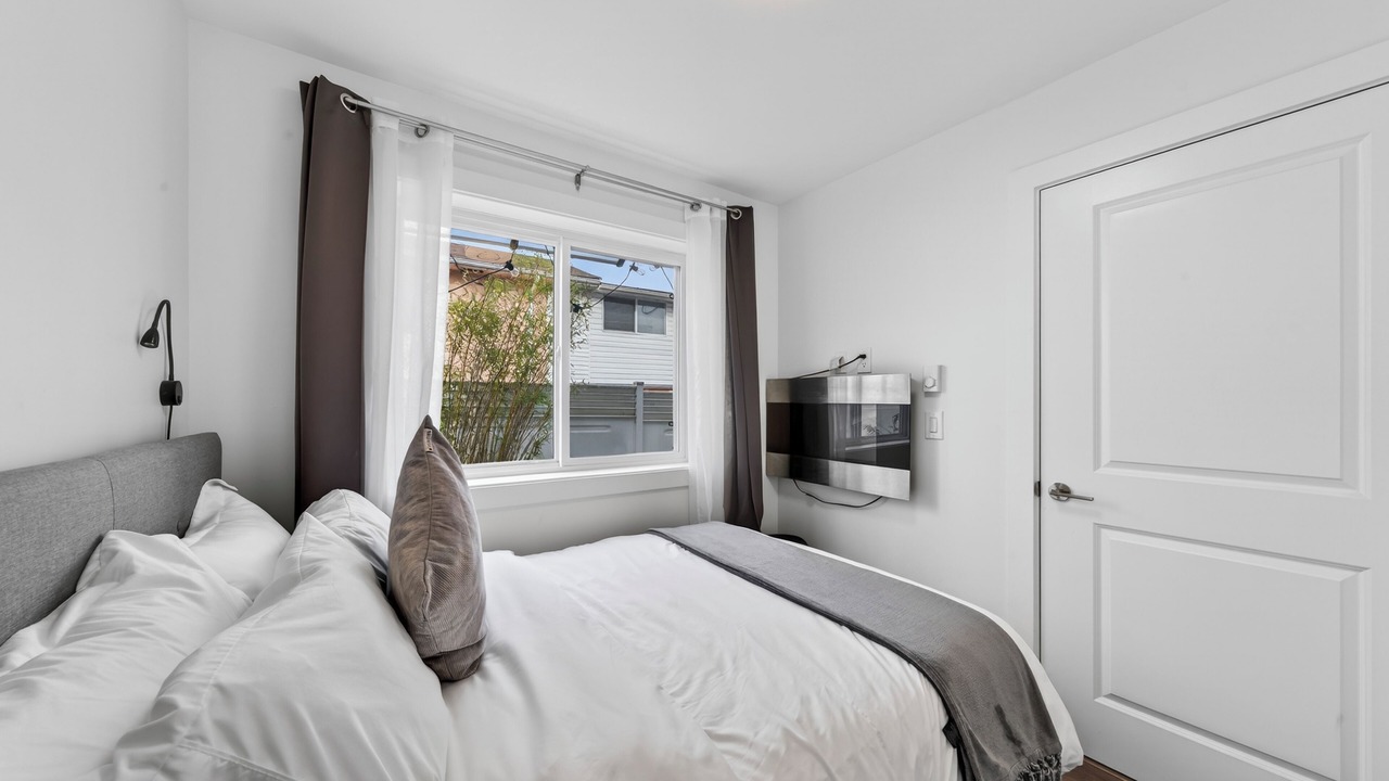 Photo of Bedroom in Renfrew-Collingwood