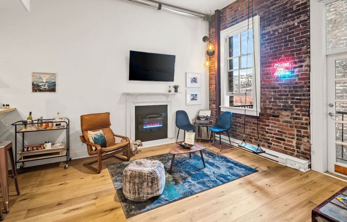 Photo of Livingroom in Inner Harbour