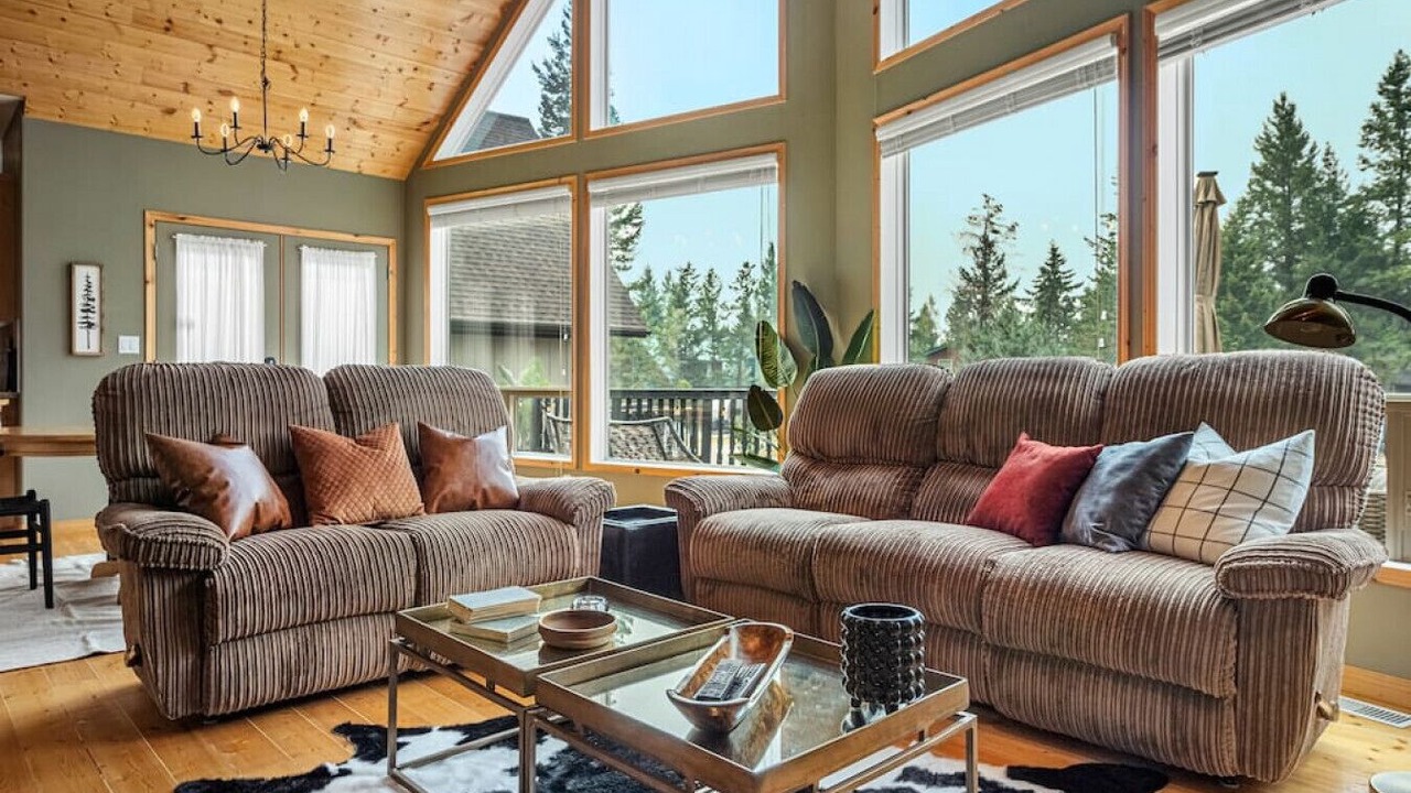 Photo of Livingroom in Radium Hot Springs