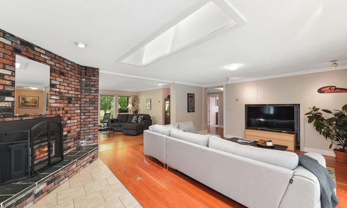 Photo of Bedroom in Mill Bay