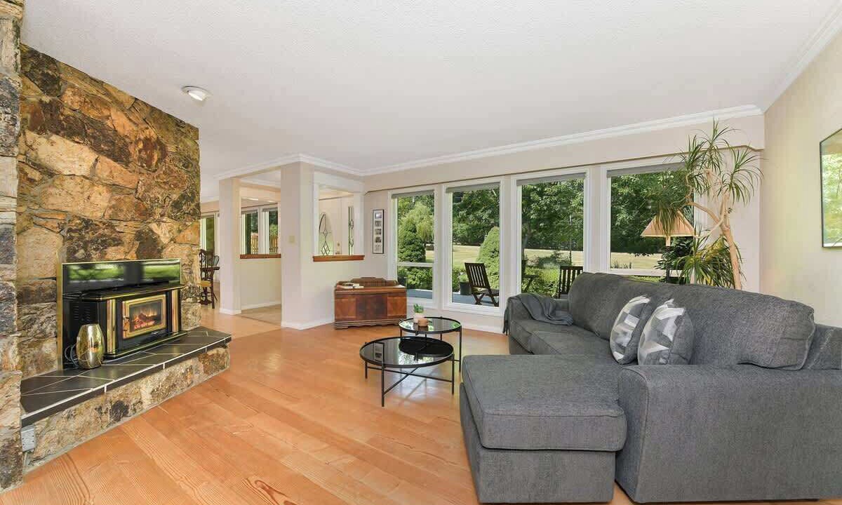 Photo of Livingroom in Mill Bay