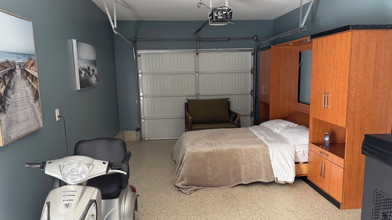Photo of Bedroom in Lindell Beach
