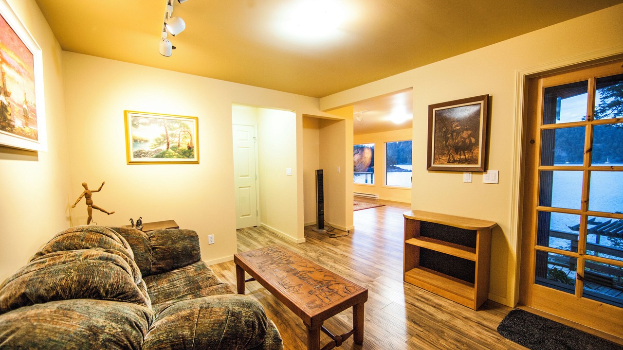 Photo of Livingroom in Pender Island