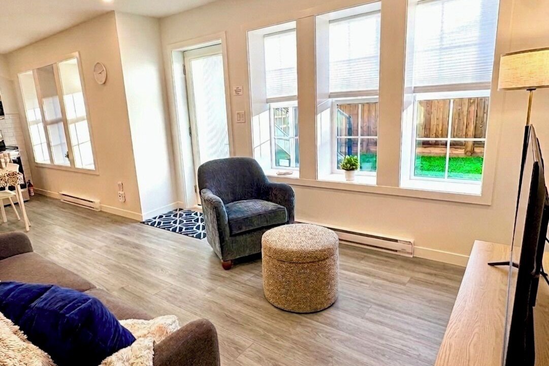 Photo of Livingroom in Colwood