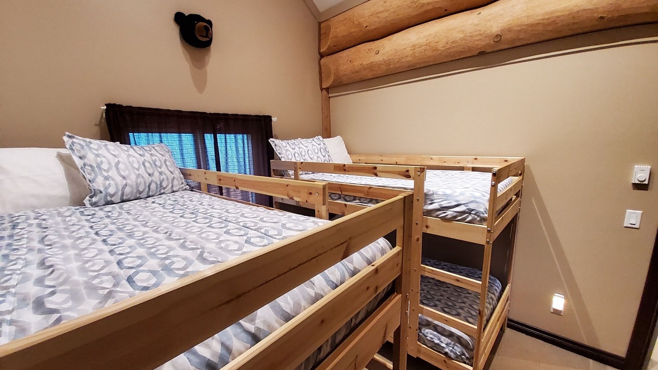 Photo of Bedroom in Hemlock Valley