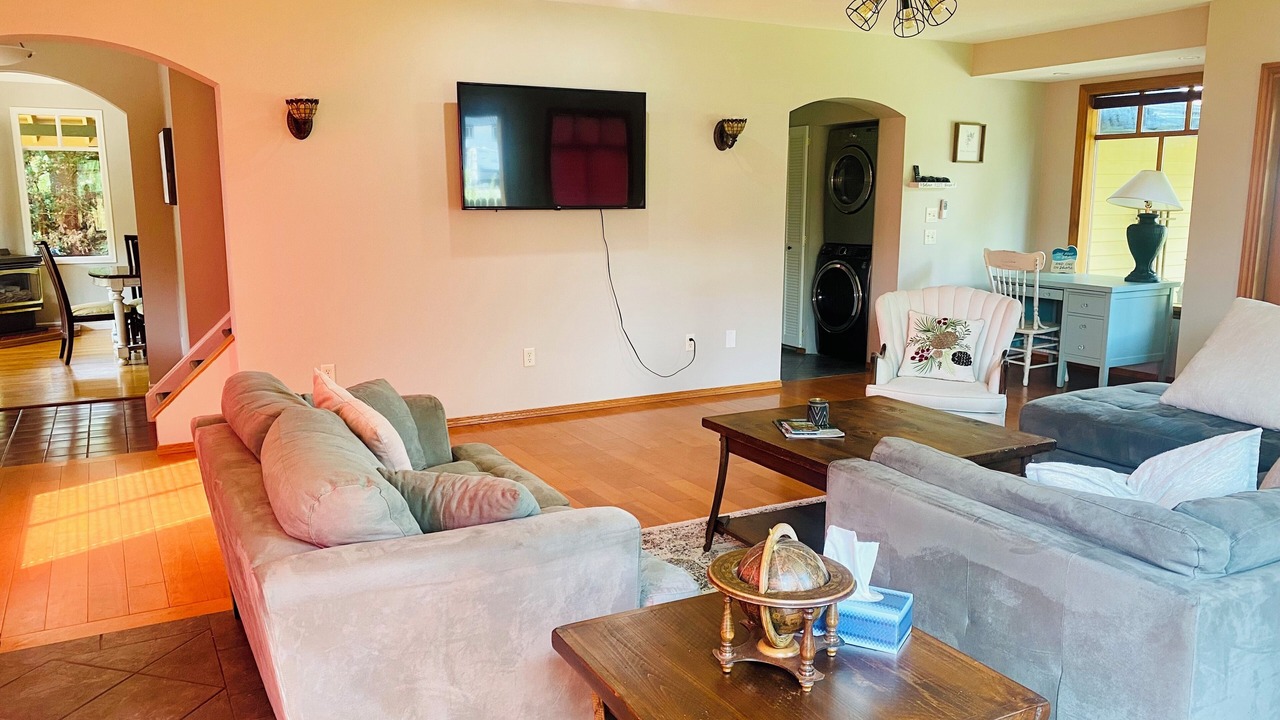 Photo of Livingroom in Canoe