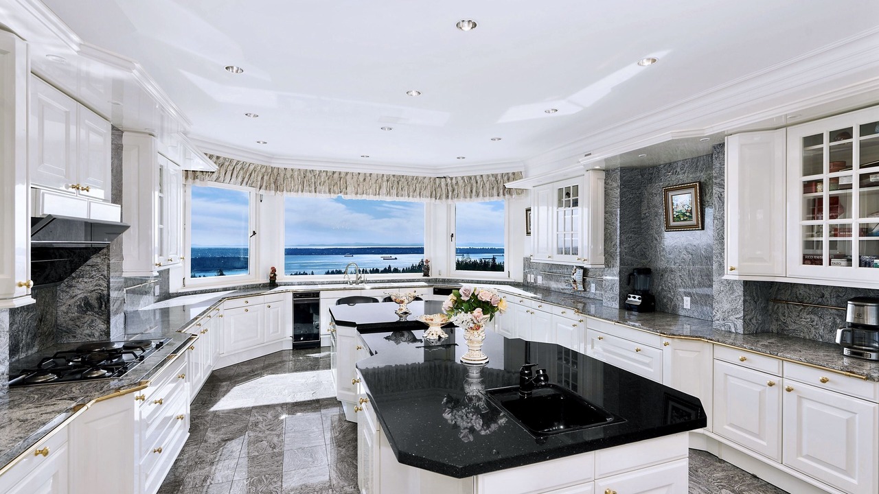 Photo of Kitchen in West Vancouver