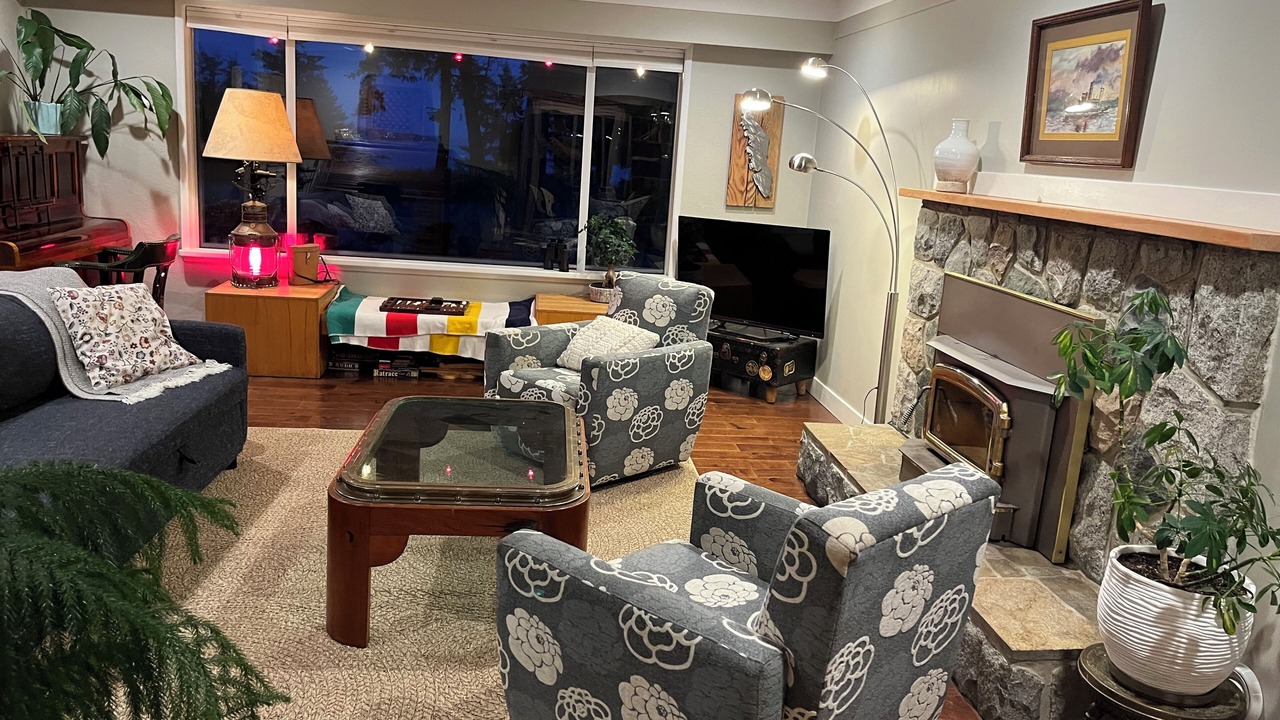 Photo of Livingroom in Colwood