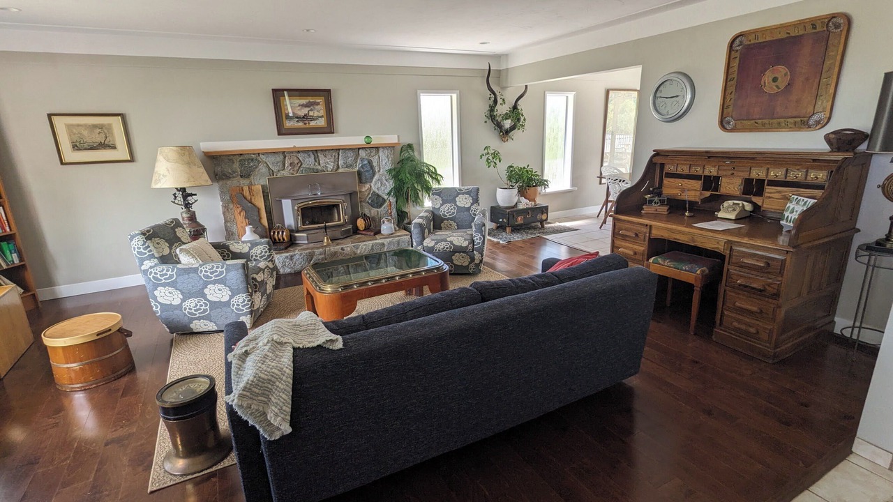 Photo of Livingroom in Colwood