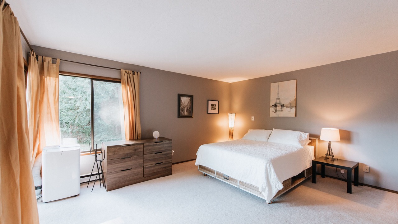 Photo of Bedroom in Sechelt