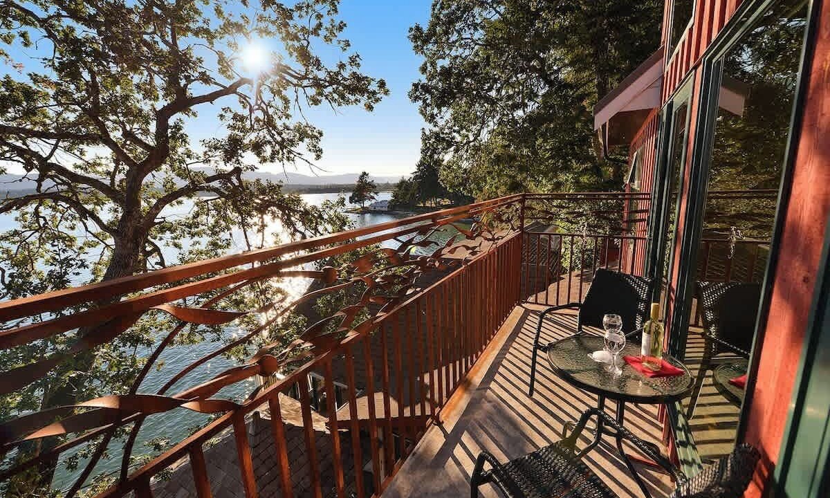 Photo of Patio Balcony in Cowichan Bay