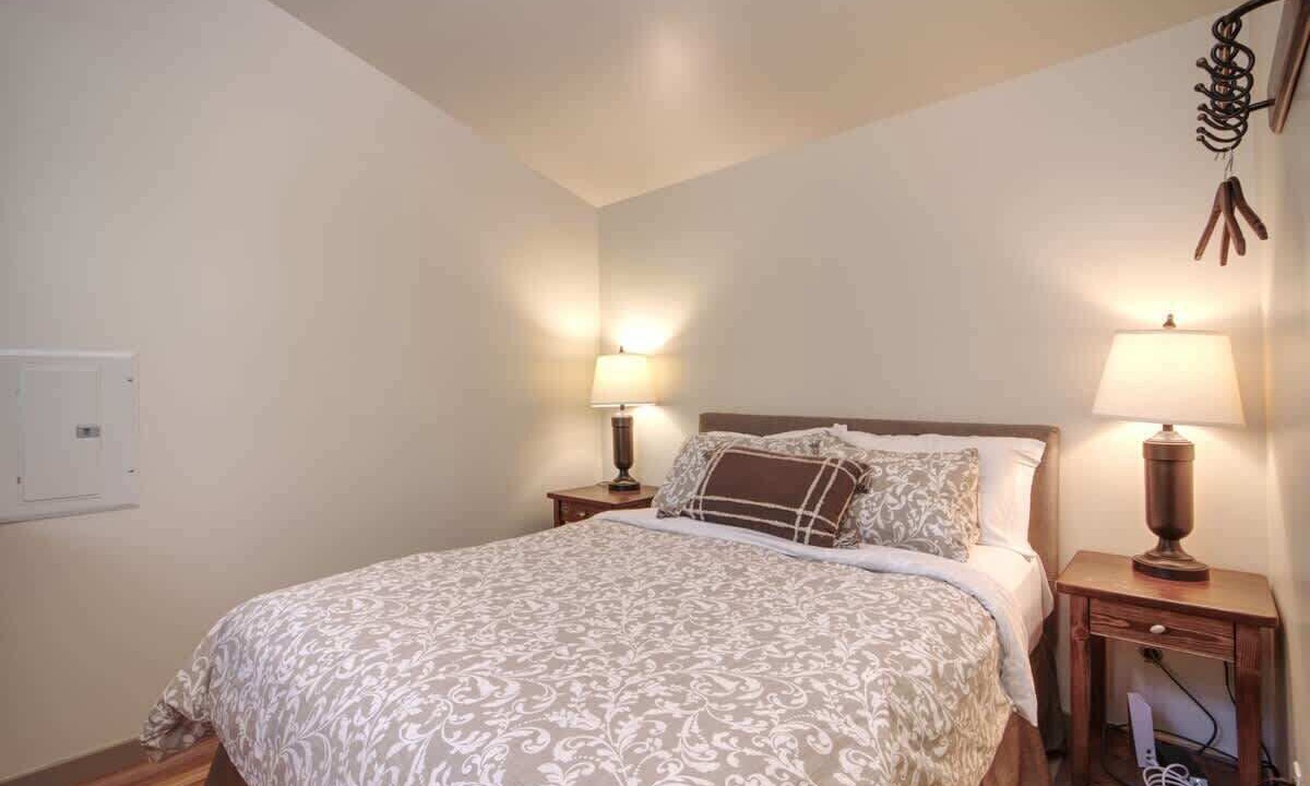 Photo of Bedroom in Port Renfrew
