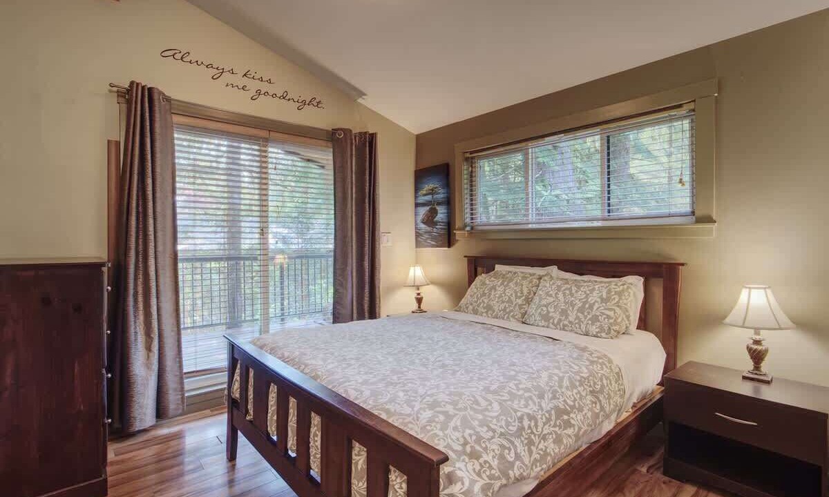 Photo of Bedroom in Port Renfrew